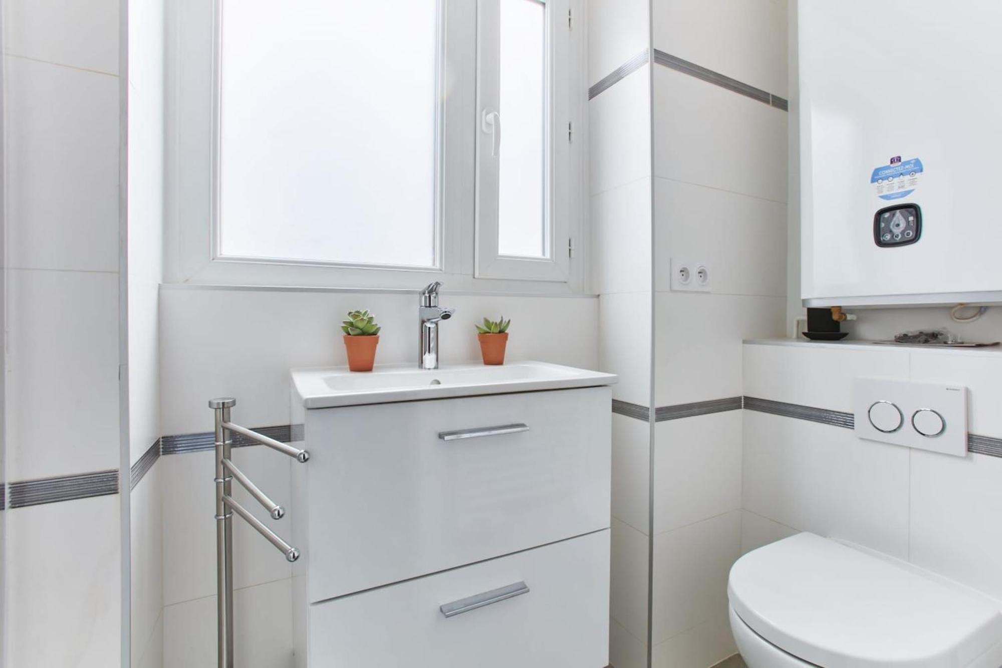 Montmartre & Sacre-Coeur Basilica - 1Br - Cityapartmentstay ปารีส ภายนอก รูปภาพ
